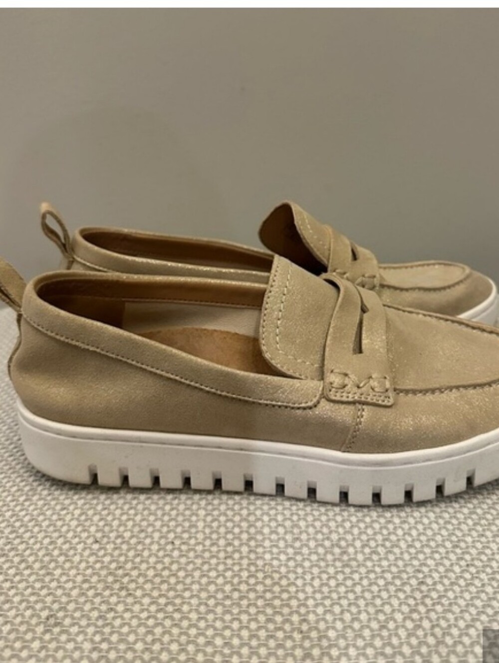 Vionic Gold Sand Beige Suede Slip-On Loafers 7.5 - Wide